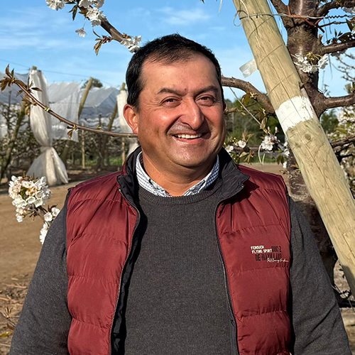 Joaquín Muñoz, encargado de cultivos – B Joaquín Muñoz, encargado de cultivos - B