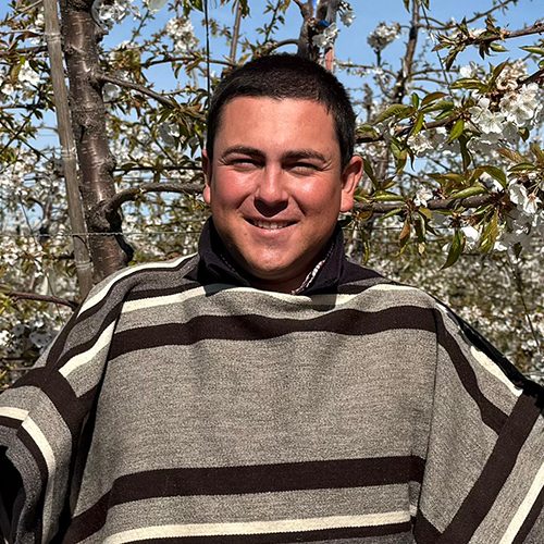 Juan Pablo Urra, encargado de riego – B Juan Pablo Urra, encargado de riego - B